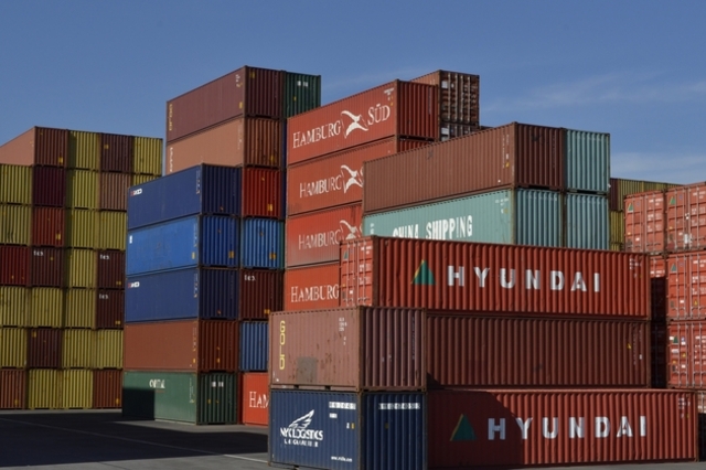지난해 항만 물동량 0.9 감소…컨테이너 처리량 역대 최대