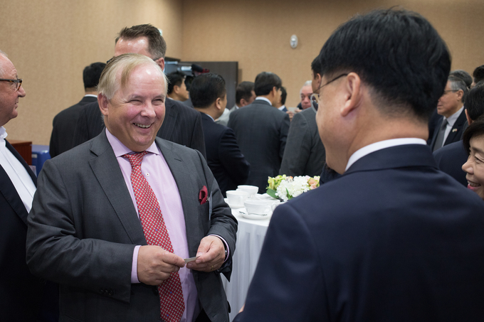 Dr.Joerg Mosolf greets with president of KAMA(Korea Automobile Manufactures Association), Dr. Marn-ki Jeong.